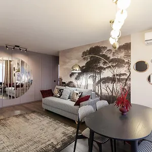  Апартаменты Leogrand On Svobody Avenue